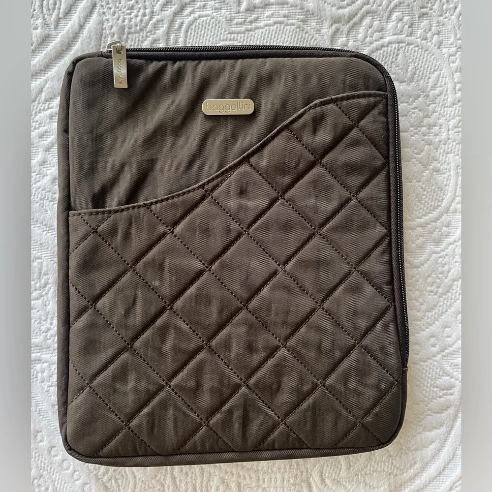 Bagallini Zippered Tablet Sleeve, Chocolate Brown Quilted iPad Cover